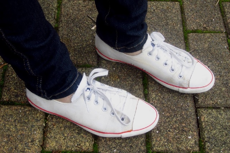 Converse Nasıl Temizlenir? Bez, Beyaz, Siyah, Süet ve Deri İçin Tam Rehber